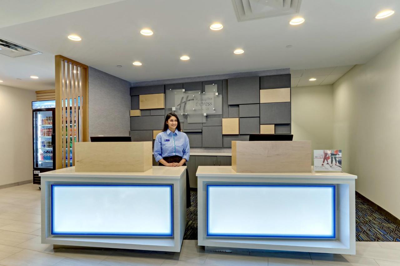 克莱蒙斯温斯顿塞勒姆西南智选假日套房酒店 Clemmons 外观 照片